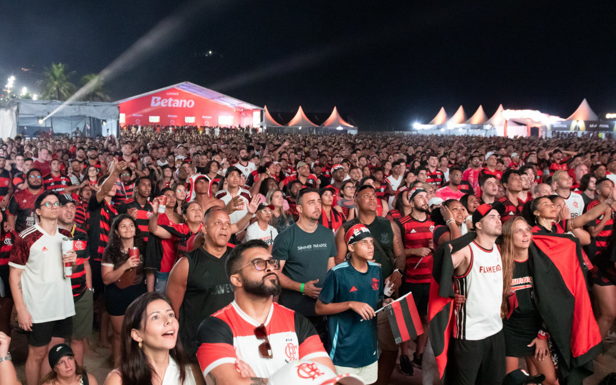 Torcedores do Flamengo marcaram presença na Fan Zone do Mundial, em Copacabana