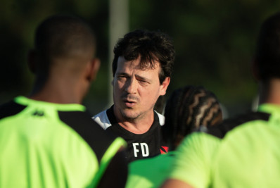 Jovens da base impressionam Diniz e podem receber chance no Vasco