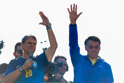 Tarcísio diz que Bolsonaro é 'o maior líder político da história' e pede 'fora, PT'
