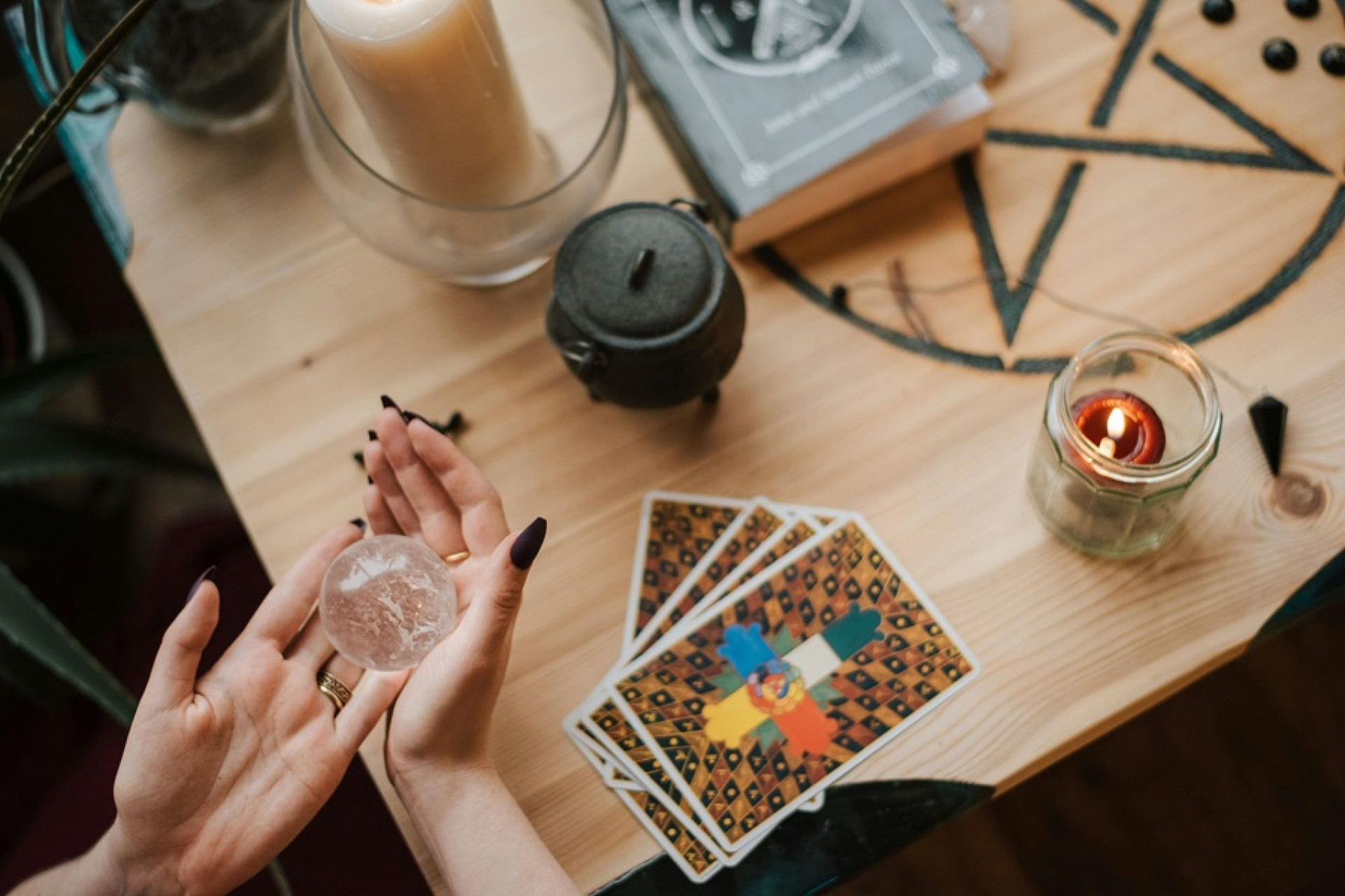 Amor verdadeiro vs Paix&atilde;o: Entenda as diferen&ccedil;as pelo Tarot