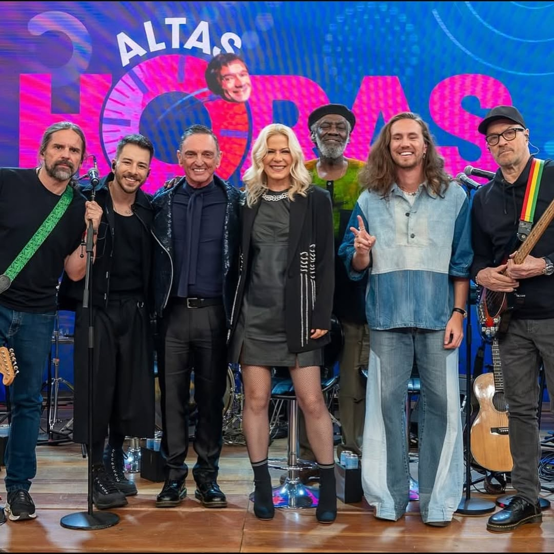 Andreas Kisser, Junior, Paulo Miklos, Paula Toller, João Fera, Vitor Kley e Liminha - Reprodução / Instagram