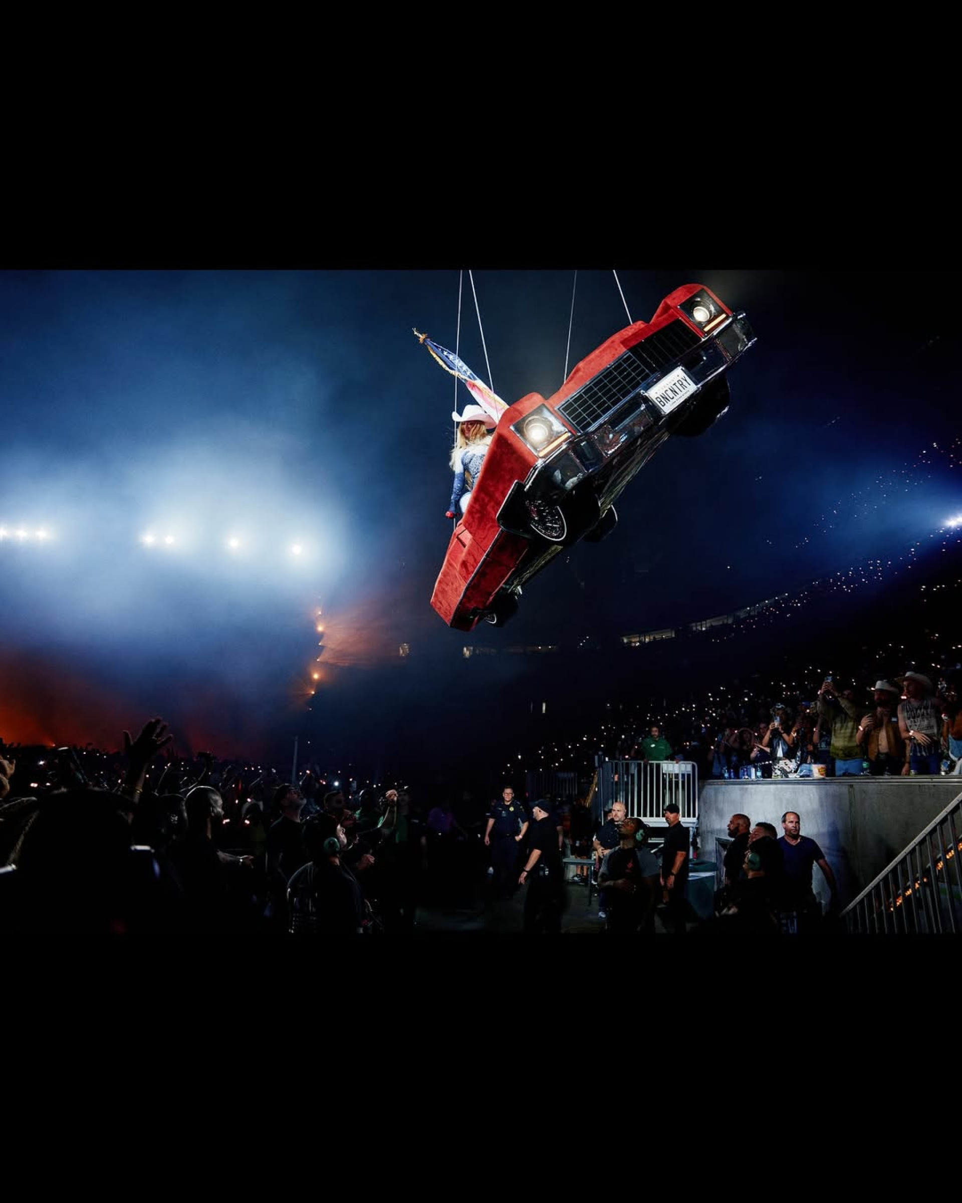 Beyoncé passa por problemas técnicos com carro suspenso e interrompe show - Reprodução / Instagram