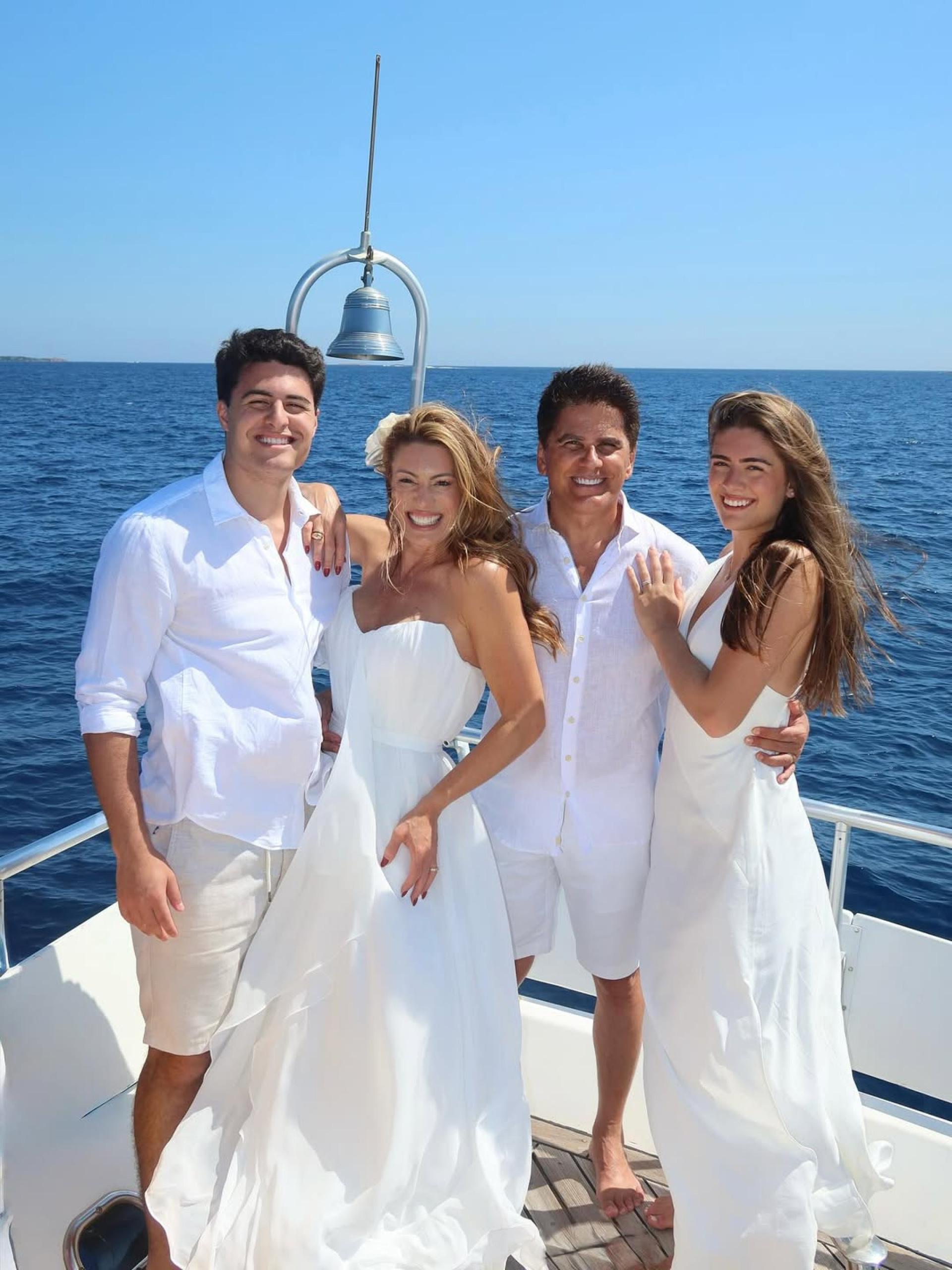 Eliane Mickely e Cesar Filho posaram com os herdeiros - Reprodução/Instagram