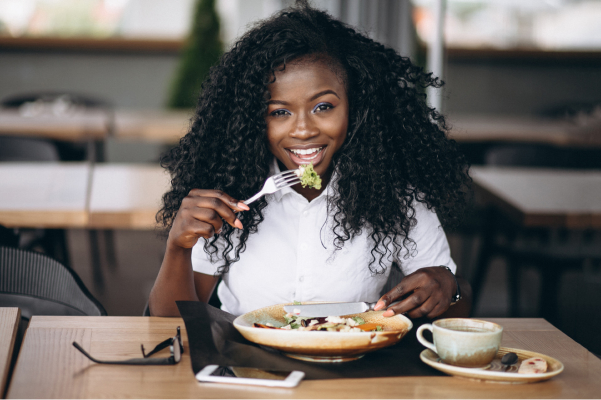 A reeducação alimentar ajuda a eliminar gordura abdominal (Imagem: PH888 | Shutterstock)
