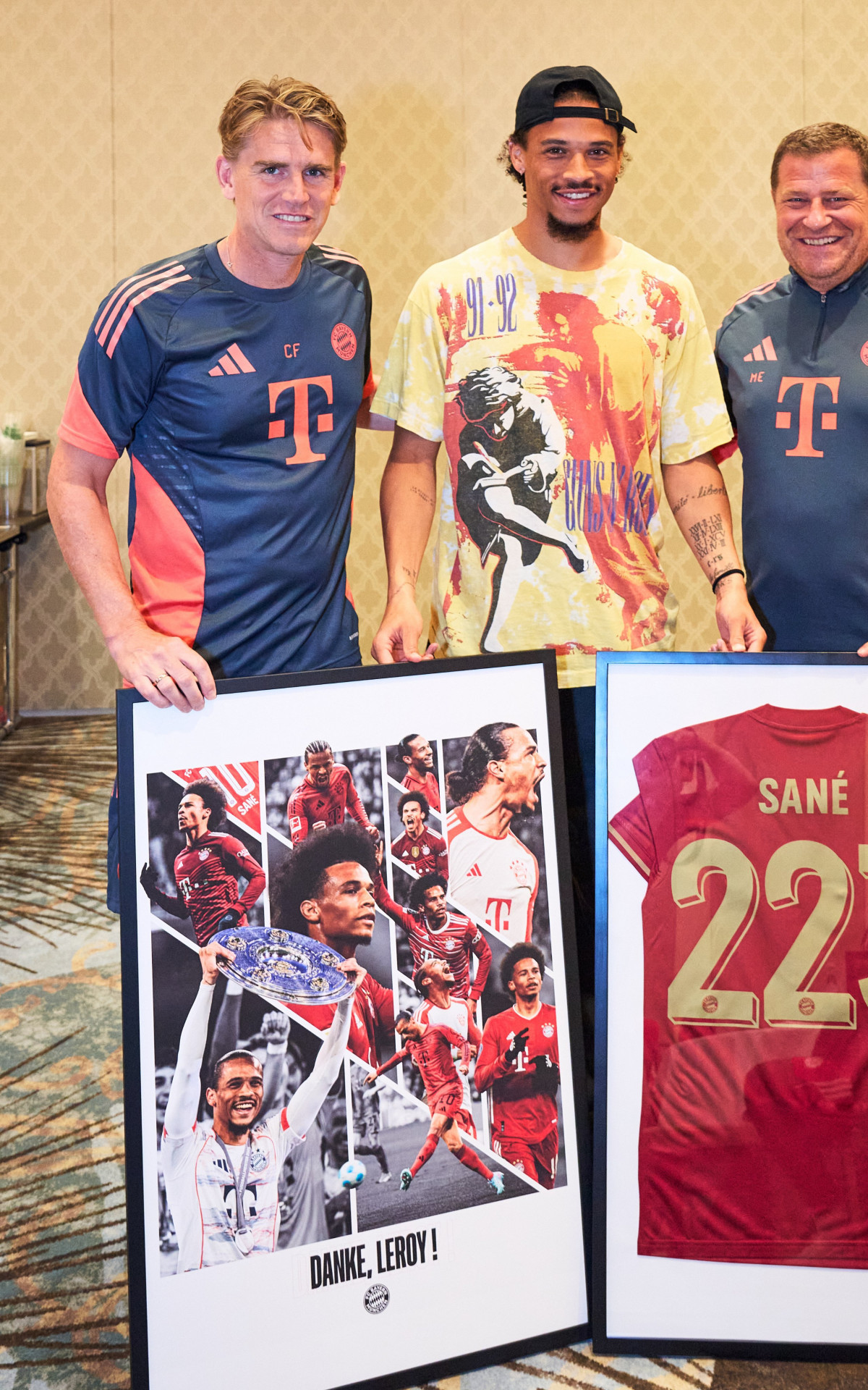 Bayern de Munique homenageou San&eacute; - Divulga&ccedil;&atilde;o/Bayern de Munique