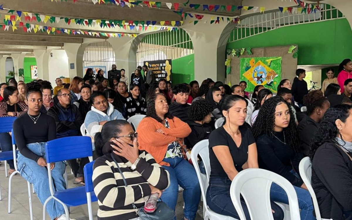 O evento reuniu mais de 300 pessoas, incluindo alunos, pais e responsáveis