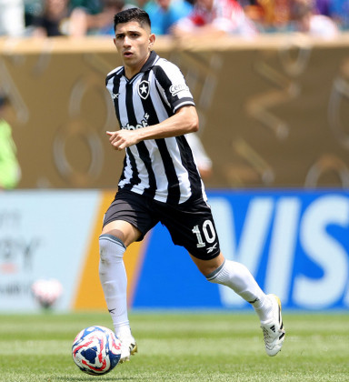 Fluminense realiza consulta por Savarino, do Botafogo