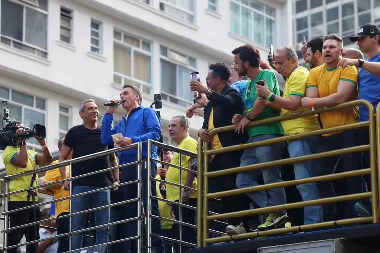 'Flopou': Governistas ironizam ato de Bolsonaro na Paulista; Direita rebate