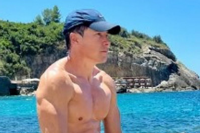 De férias na Itália, Rodrigo Faro exibe boa forma e força em treino