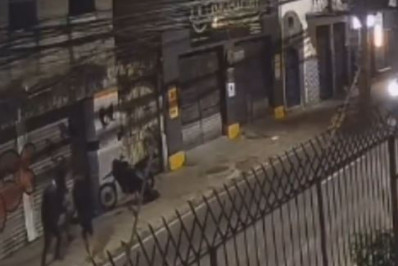 Vídeo: Entregador é baleado após reagir a assalto em Botafogo