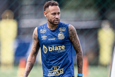 Neymar rebate críticas sobre vida fora dos campos: 'Não me machuca'