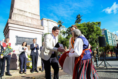 Descendentes de colonos alemães são homenageados em cerimônia no Obelisco