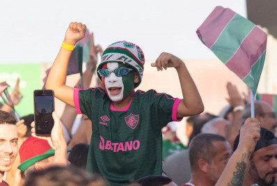 Fotos! Torcedores do Fluminense acompanham classificação na Fan Zone do Mundial