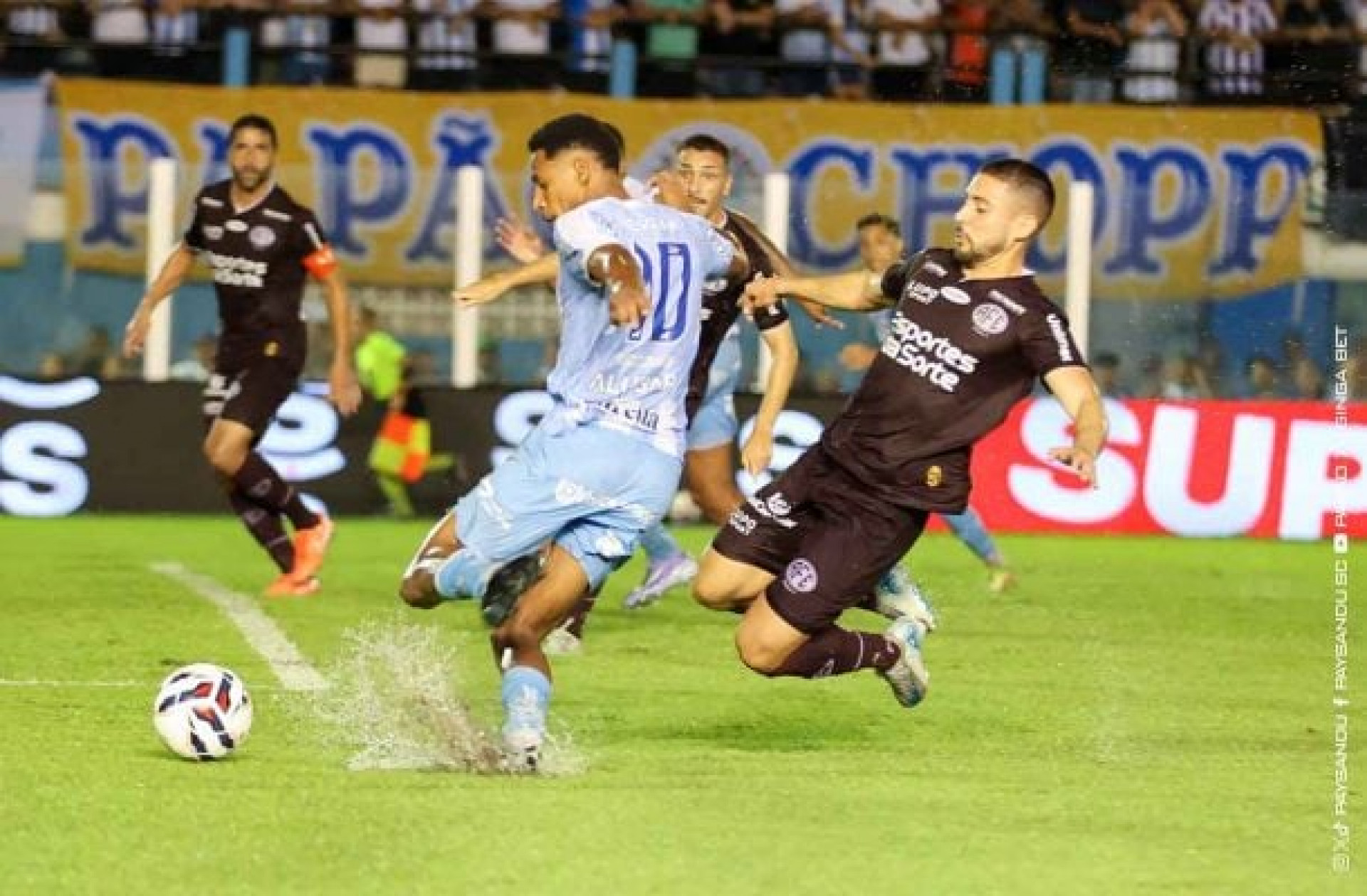 De virada, Paysandu vence a Ferrovi&aacute;ria e emenda terceira vit&oacute;ria seguida na S&eacute;rie B