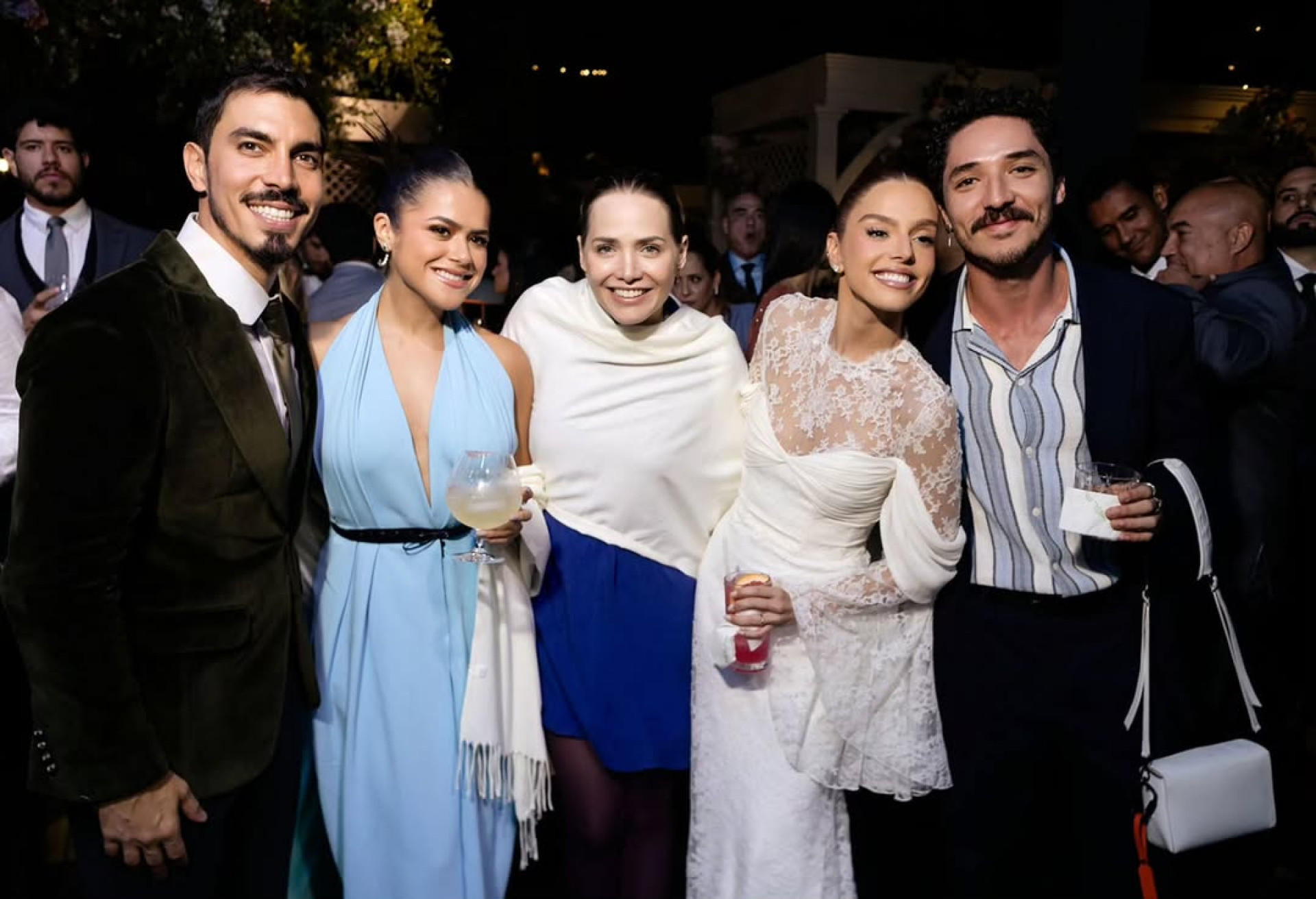 Maisa abre álbum de fotos do casamento de Giovanna Lancellotti e Gabriel David - Reprodução / Instagram 