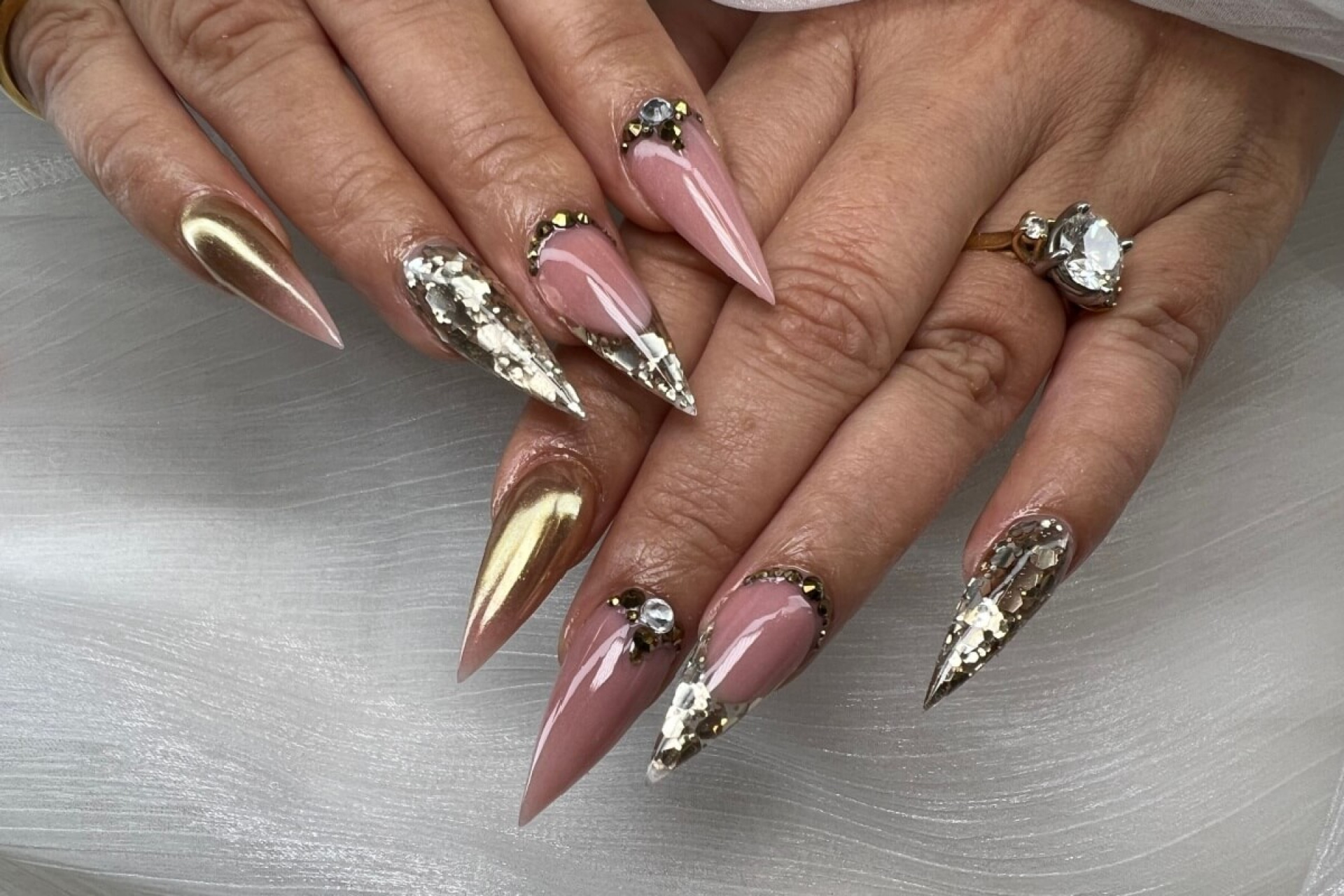 O inverno tamb&eacute;m traz tend&ecirc;ncias para as unhas (Imagem: Huan N. Phan | Shutterstock)