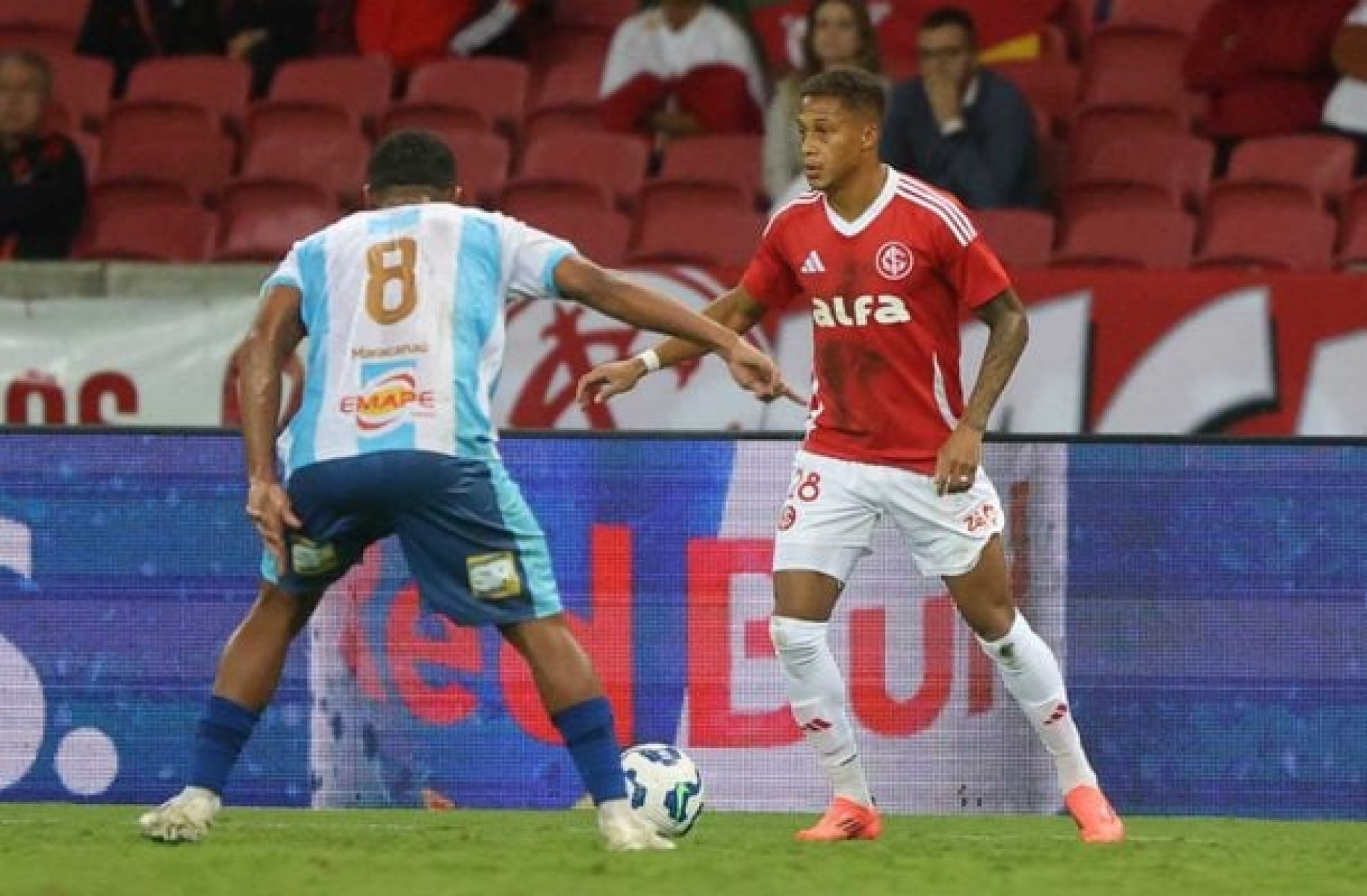 Internacional tem dia decisivo para garantir a continuidade de Vitinho