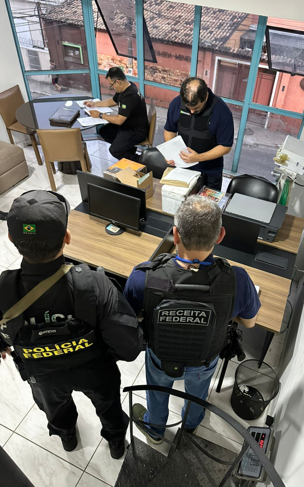 Policiais federais cumprem mandados de busca e apreens&atilde;o no Rio, Petr&oacute;polis, Teres&oacute;polis e Caxias - Divulga&ccedil;&atilde;o