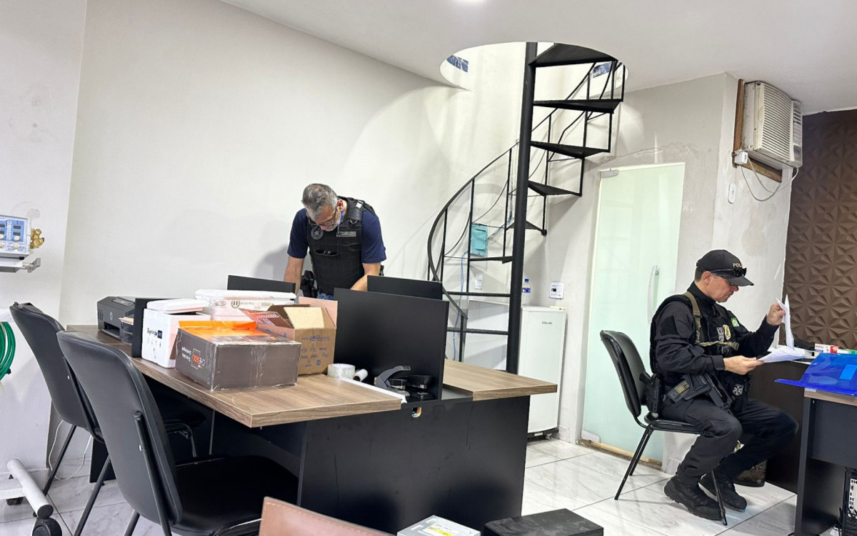 Policiais federais cumprem mandados de busca e apreensão no Rio, Petrópolis, Teresópolis e Caxias