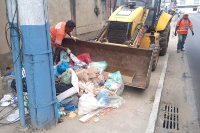 Mutirão de limpeza e troca de tampas de bueiros em Belford Roxo