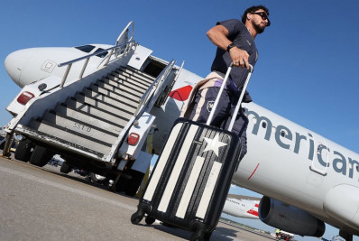 Sem torcedores e entrevistas, delegação do Botafogo desembarca no Galeão