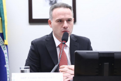 Conselho de Ética abre processo contra Eduardo Bolsonaro