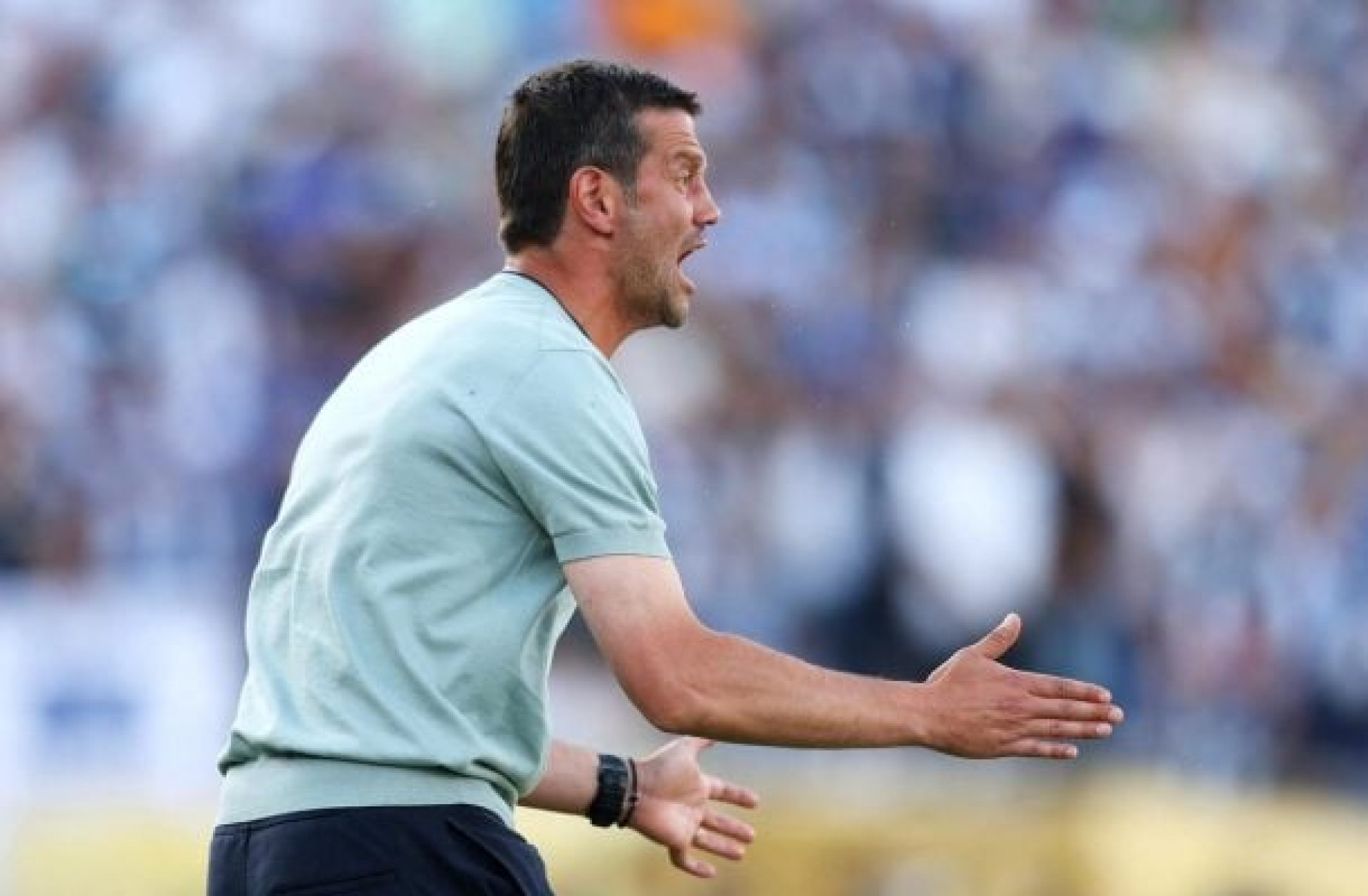 Derrota para o Fluminense gera crise na Inter de Mil&atilde;o, e t&eacute;cnico re&uacute;ne elenco