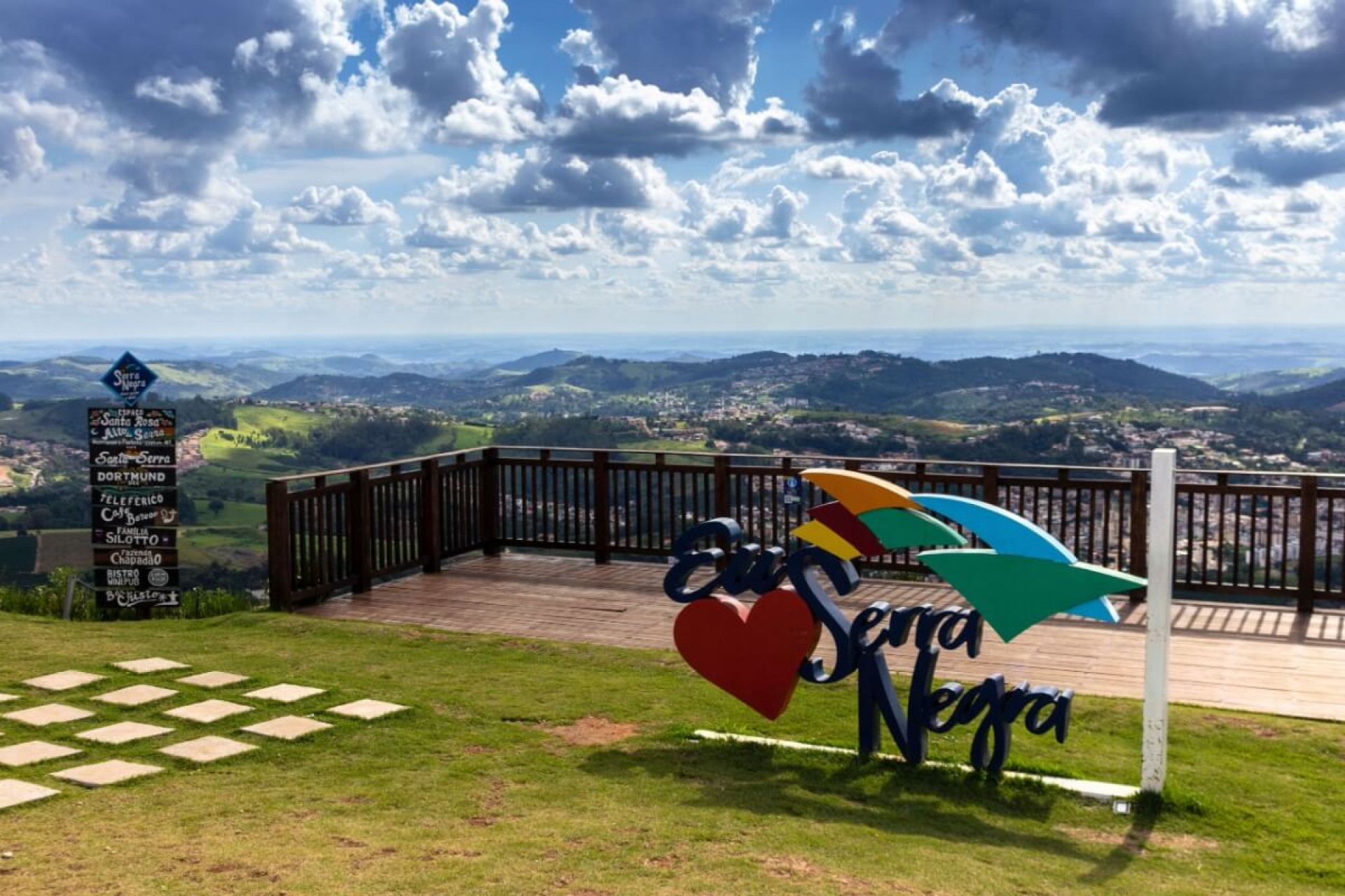 Serra Negra &eacute; cercada por belezas naturais e tem programa&ccedil;&otilde;es para todos os tipos de turistas (Imagem: Andrea Cirillo Lopes | Shutterstock)