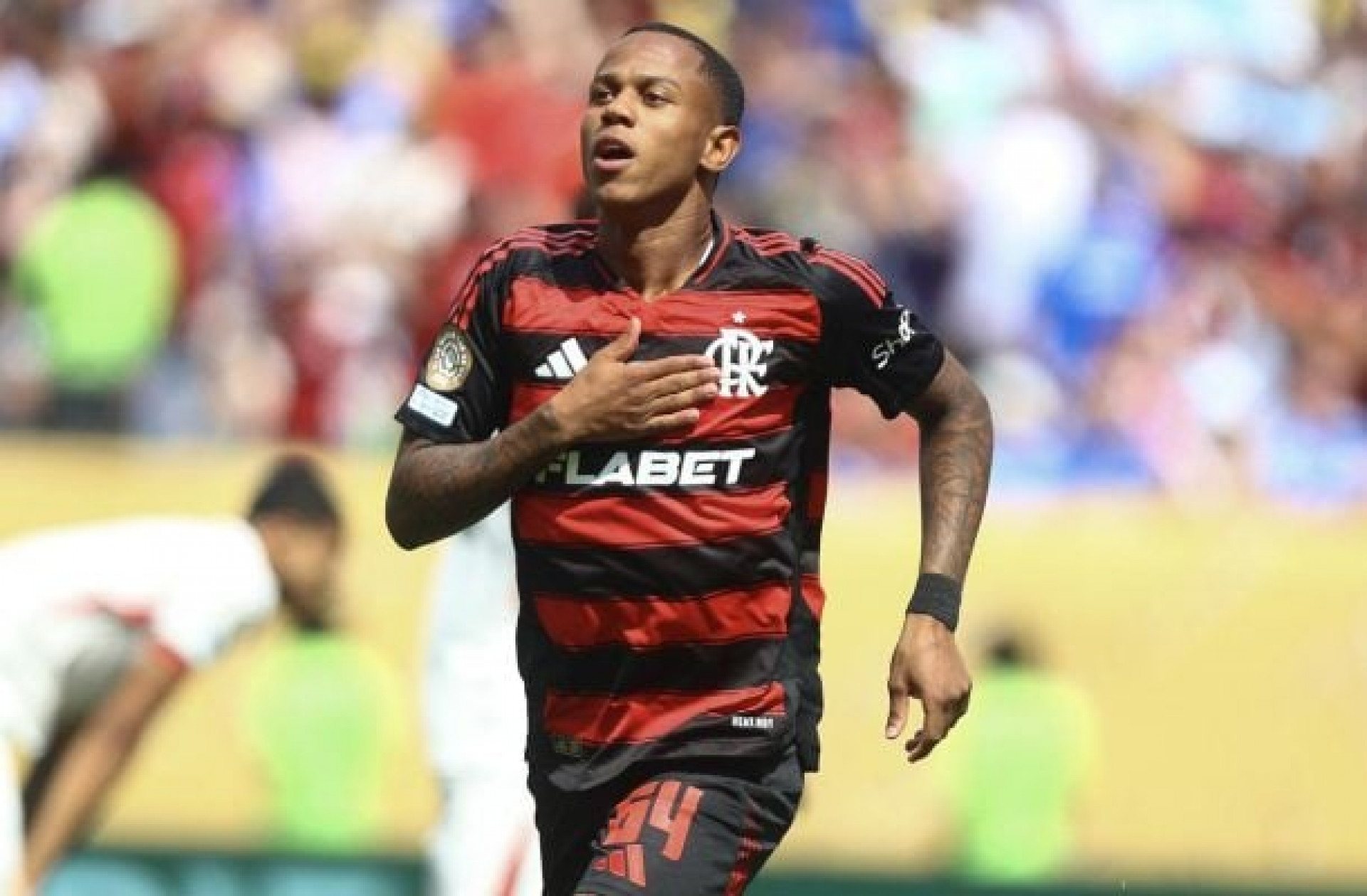 Flamengo pretende renovar com Wallace Yan, surpresa no Mundial
