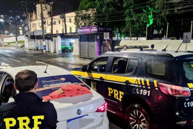 Angra dos Reis: PRF apreende 16 quilos de cocaína dentro de carro