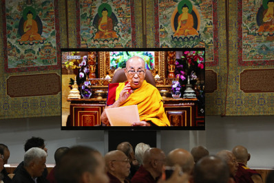 Dalai Lama confirma sucessão, mas China diz querer aprovar nome