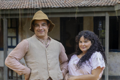 Maria Divina faz proposta ousada para Zé dos Porcos em 'Êta Mundo Melhor!'