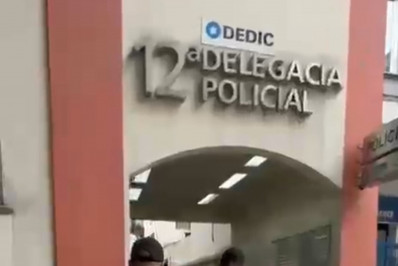 Homem com 18 anotações criminais é preso por furtar banca de jornal em Copacabana