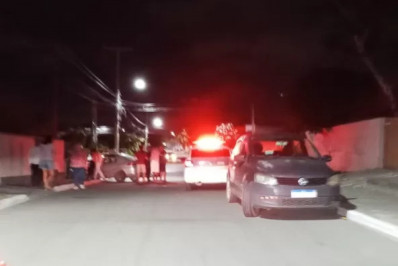 Homem perde controle de carro e invade residência em Iguaba Grande