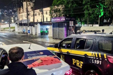 PRF prende jovem de 19 anos com 16 kg de cocaína na Rio-Santos
