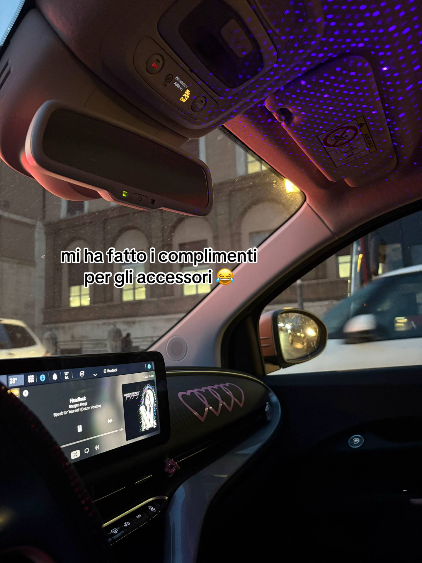 Harry Styles ajuda fã a estacionar carro na Itália - Reprodução / TikTok