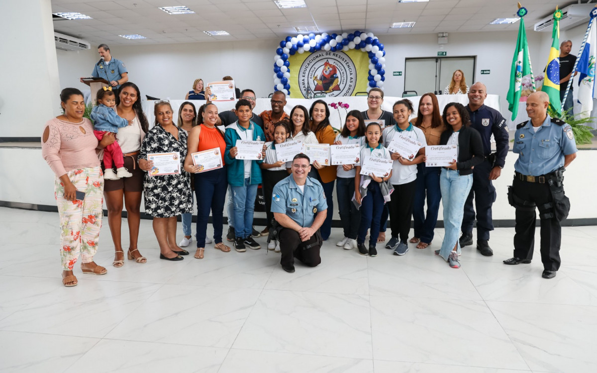Alunos da rede municipal de educação de Saquarema participam de formatura do PROERD