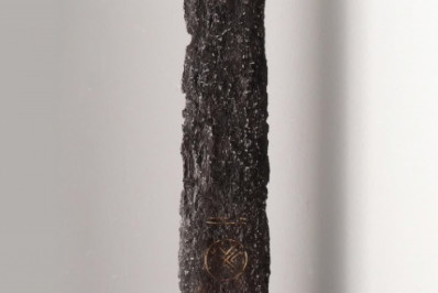 Espada medieval é encontrada acidentalmente em pedaço de argila extraído de rio na Holanda