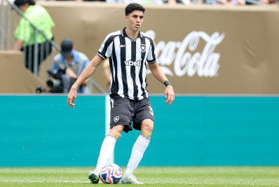 Botafogo finaliza venda de Jair, que assina com o Nottingham Forest