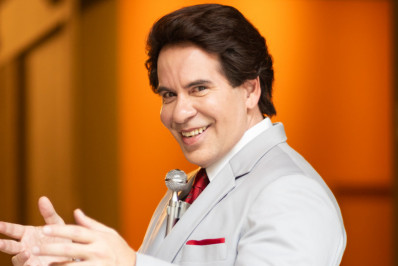 Protagonizado por Leandro Hassum, filme sobre Silvio Santos ganha cartaz e data de estreia