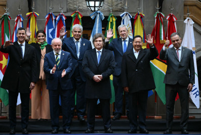 Lula homenageia papa Francisco e Mujica em cúpula do Mercosul