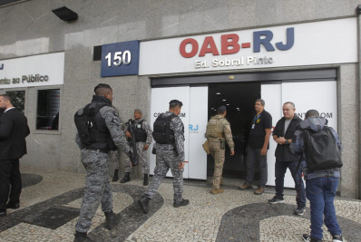 Presidente da OAB-RJ se reúne com secretário de Segurança após drone sobrevoar sua casa
