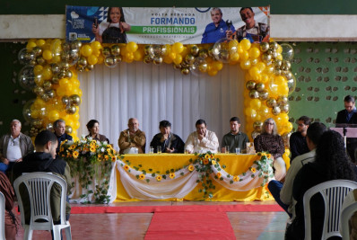 Fundação Beatriz Gama entrega 234 certificados em cerimônia de formatura dos cursos profissionalizantes