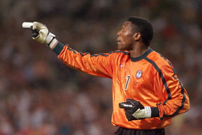 Goleiro da Nigéria nas Copas de 94 e 98 morre aos 61 anos