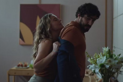 Vale Tudo: Heleninha e Ivan transam no aeroporto e perdem voo para Roma