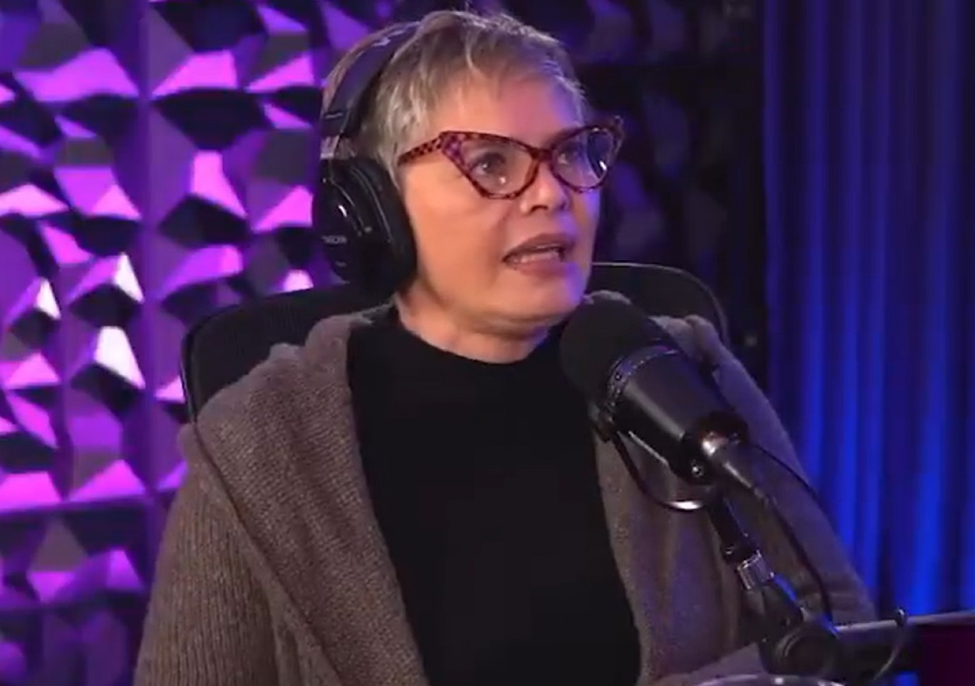 Cíntia Abravanel  - Reprodução de vídeo