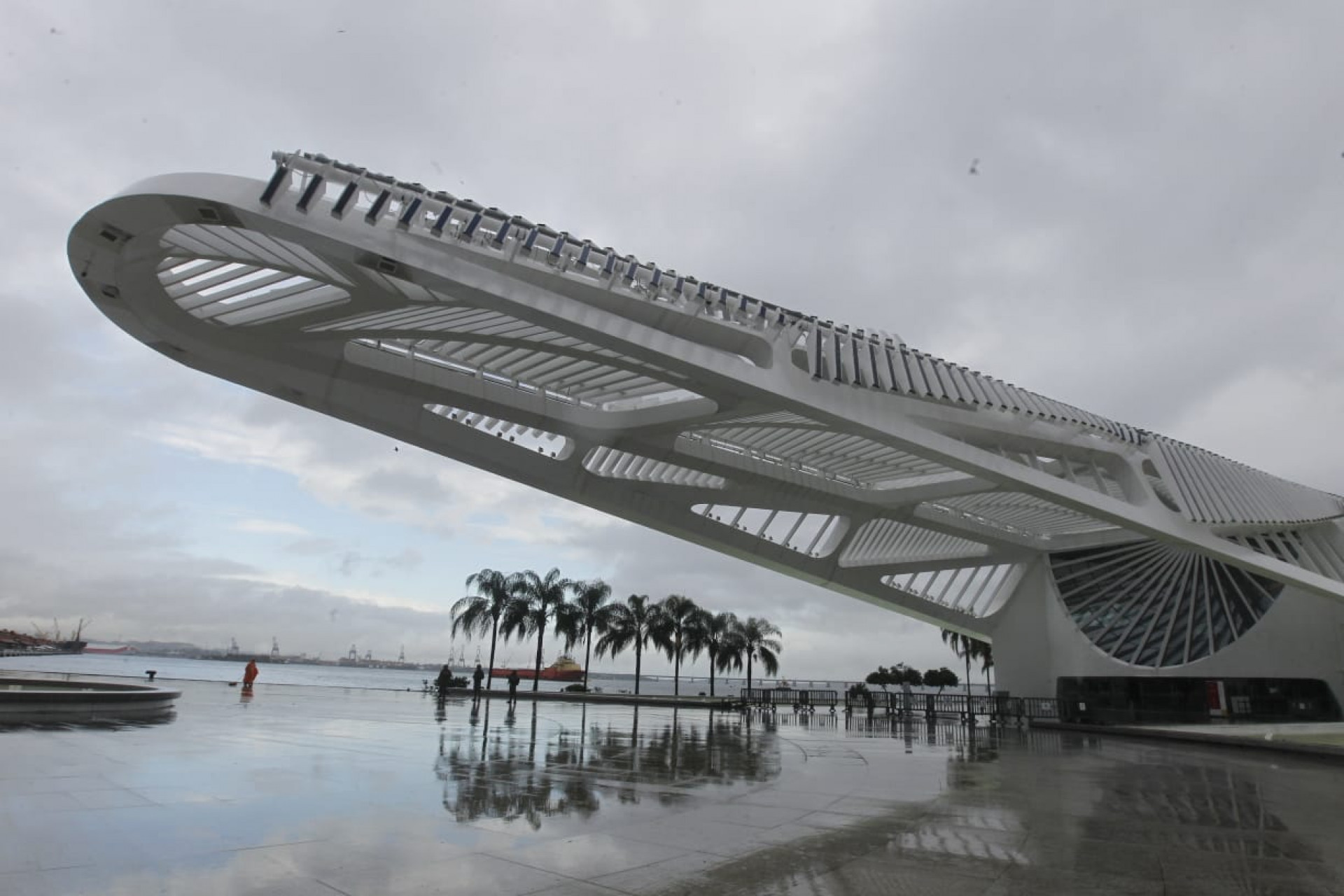 Tempo nublado e chuva afastaram cariocas da Praça Mauá nesta sexta-feira (4) - Reginaldo Pimenta/Agência O Dia