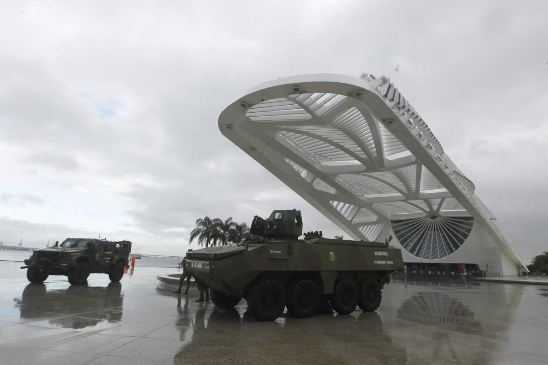 Tempo nublado e chuva na Praça Mauá, no Centro do Rio, nesta sexta-feira (4) - Reginaldo Pimenta/Agência O Dia