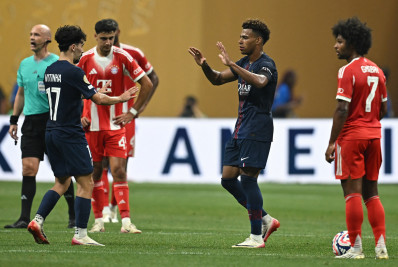 PSG não se abala com expulsões, vence o Bayern e avança no Mundial de Clubes