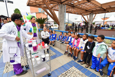 Entre jogos, histórias e diversão: rede municipal celebra o brincar no Sesc Nova Iguaçu